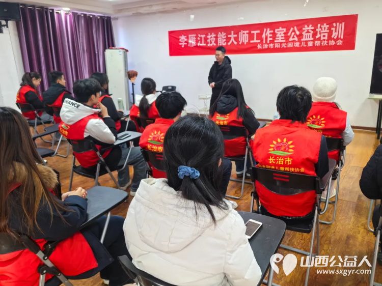 剪艺赋能助力敬老——长治市阳光困境儿童帮扶协会携手易红培训学校开展志愿者理发培训为志愿者们精准赋能 - 第7张 - 山西公益人 剪艺赋能助力敬老——长治市阳光困境儿童帮扶协会携手易红培训学校开展志愿者理发培训为志愿者们精准赋能 - 第7张