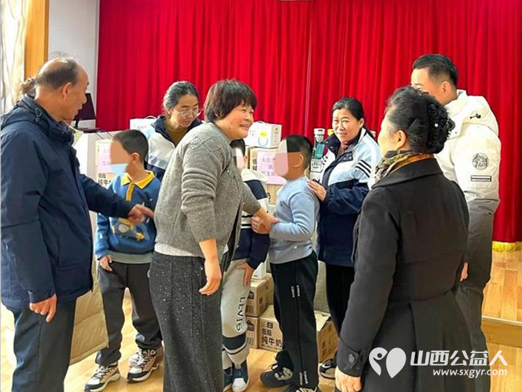 党日活动聚合力爱心帮扶显担当----太原市生活方式医学学会走进山西心予康复园为康复园捐赠了富含营养的牛奶和实用的水杯等生活用品 - 第3张 - 山西公益人 党日活动聚合力爱心帮扶显担当----太原市生活方式医学学会走进山西心予康复园为康复园捐赠了富含营养的牛奶和实用的水杯等生活用品 - 第3张