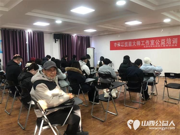 剪艺赋能助力敬老——长治市阳光困境儿童帮扶协会携手易红培训学校开展志愿者理发培训为志愿者们精准赋能 - 第4张 - 山西公益人 剪艺赋能助力敬老——长治市阳光困境儿童帮扶协会携手易红培训学校开展志愿者理发培训为志愿者们精准赋能 - 第4张