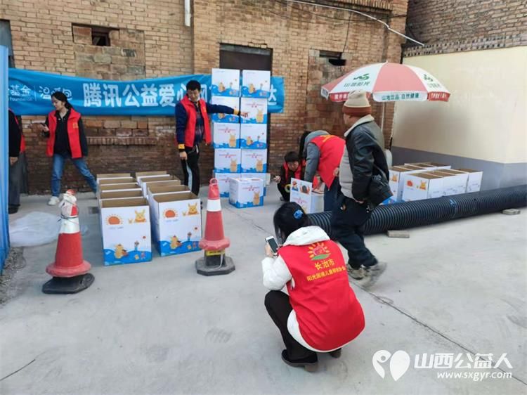 长治市阳光困境儿童帮扶协会携手山东省聊城市尚善社会工作服务中心在潞州区开展困境儿童爱心成长礼包发放活动 - 第5张