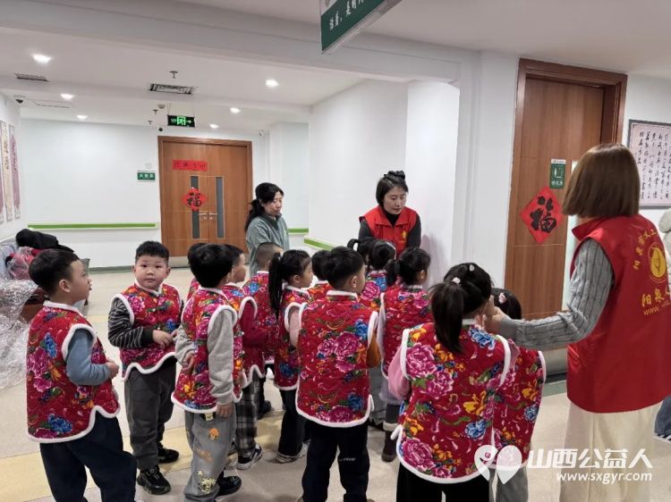 暖心陪伴让老人的冬季不再寒冷 阳泉市义工联合会在恒爱仁和为老服务院开展阳泉义工联携手东方幼儿园的师生们用爱心为老人们编织了一段温馨时光 - 第12张