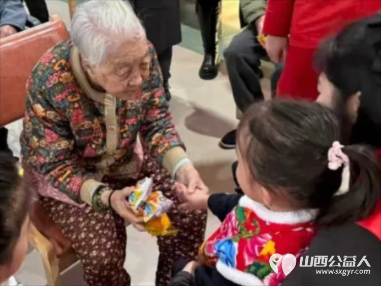 暖心陪伴让老人的冬季不再寒冷 阳泉市义工联合会在恒爱仁和为老服务院开展阳泉义工联携手东方幼儿园的师生们用爱心为老人们编织了一段温馨时光 - 第9张