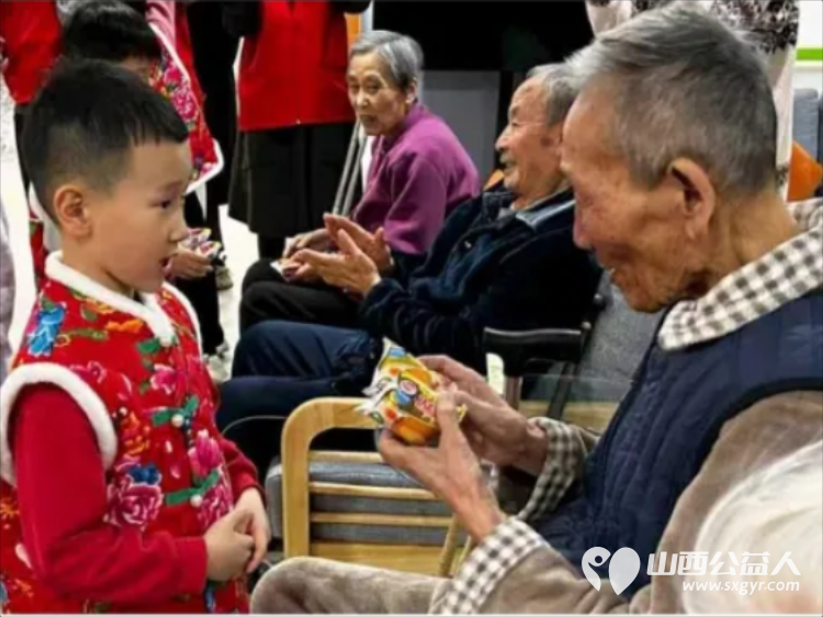 暖心陪伴让老人的冬季不再寒冷 阳泉市义工联合会在恒爱仁和为老服务院开展阳泉义工联携手东方幼儿园的师生们用爱心为老人们编织了一段温馨时光 - 第8张