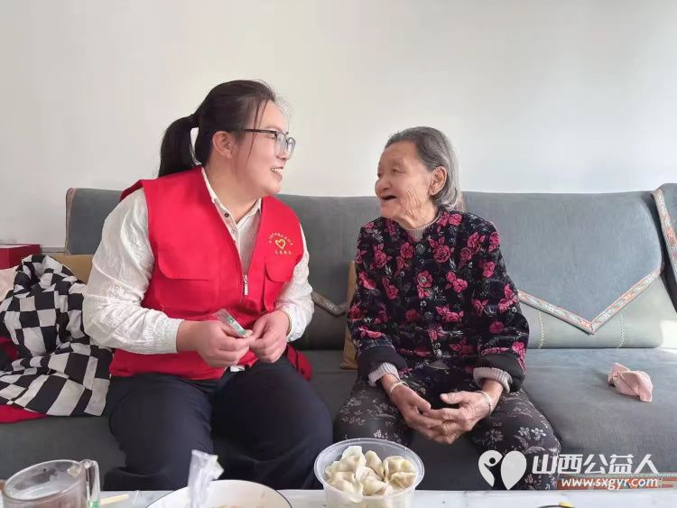 武乡县丰州镇太东社区开展浓浓饺子香暖暖冬至情的送温暖活动社区工作人员志愿者和热心居民一起喜迎冬至包饺子让居民感受到节日的温情关怀 - 第9张