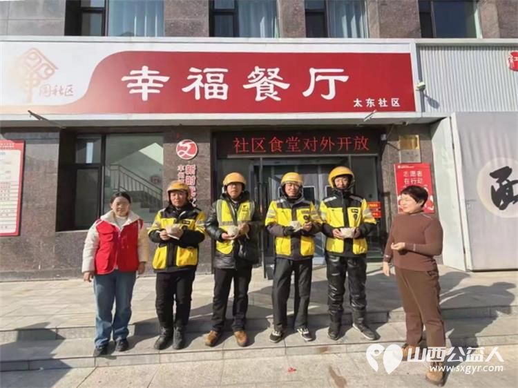 武乡县丰州镇太东社区开展浓浓饺子香暖暖冬至情的送温暖活动社区工作人员志愿者和热心居民一起喜迎冬至包饺子让居民感受到节日的温情关怀 - 第11张