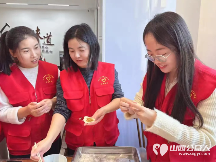 武乡县丰州镇太东社区开展浓浓饺子香暖暖冬至情的送温暖活动社区工作人员志愿者和热心居民一起喜迎冬至包饺子让居民感受到节日的温情关怀 - 第6张