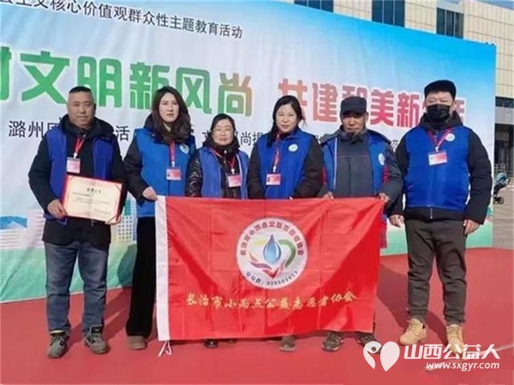 便民爱民 长治市小雨点公益志愿者协会受堠北庄街道邀请来到火车站广场参加公益集市活动提供义诊义剪服务受到老百姓一致欢迎 - 第1张