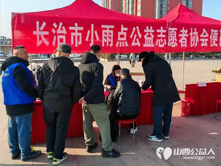 便民爱民 长治市小雨点公益志愿者协会受堠北庄街道邀请来到火车站广场参加公益集市活动提供义诊义剪服务受到老百姓一致欢迎 - 第10张