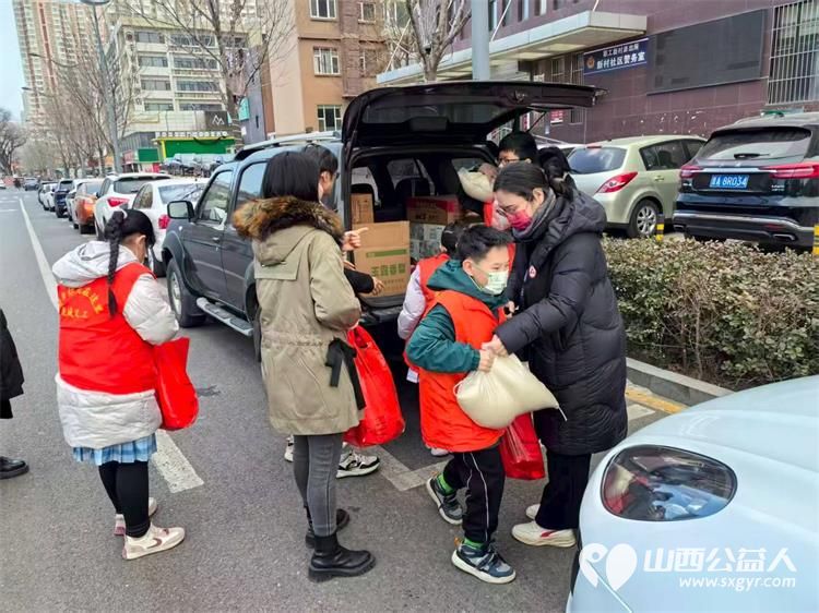 让志愿之光温暖每一个角落----太原市龙城义工志愿者团队走进太原困境家庭慰问活动慰问了五保户残障群体困境家庭 - 第9张