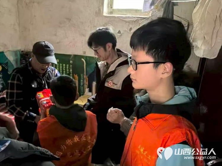 让志愿之光温暖每一个角落----太原市龙城义工志愿者团队走进太原困境家庭慰问活动慰问了五保户残障群体困境家庭 - 第7张
