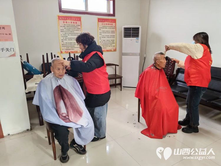 介休市敬老协会孝善行之敬老爱老助老活动2025年12月20日走进张兰镇沟底村在村委为60岁以上所有老人理发体检 - 第6张