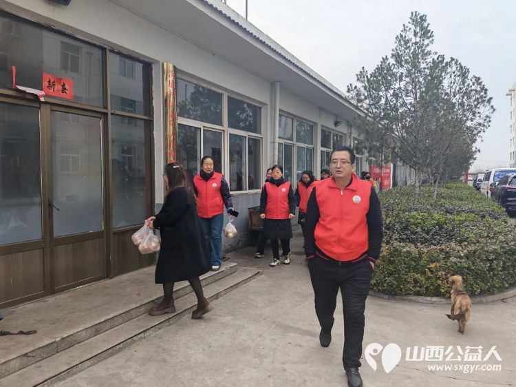 介休市敬老协会孝善行之敬老爱老助老活动2025年12月20日走进张兰镇沟底村在村委为60岁以上所有老人理发体检 - 第3张