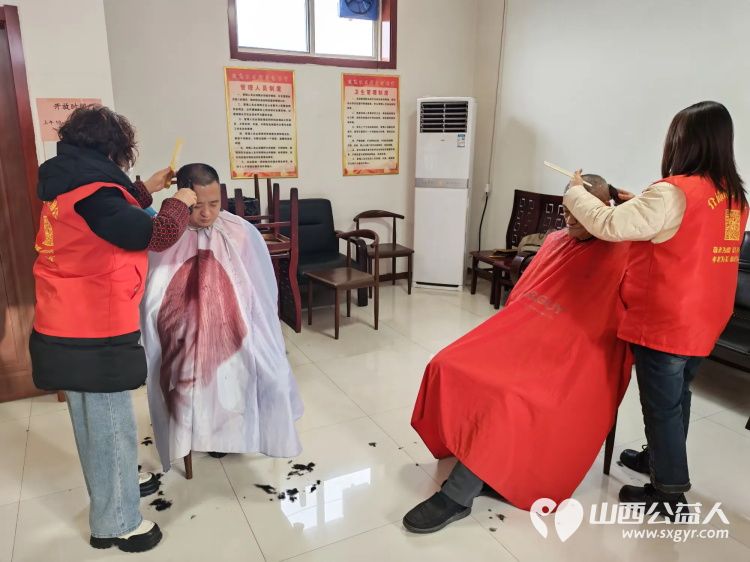 介休市敬老协会孝善行之敬老爱老助老活动2025年12月20日走进张兰镇沟底村在村委为60岁以上所有老人理发体检 - 第8张