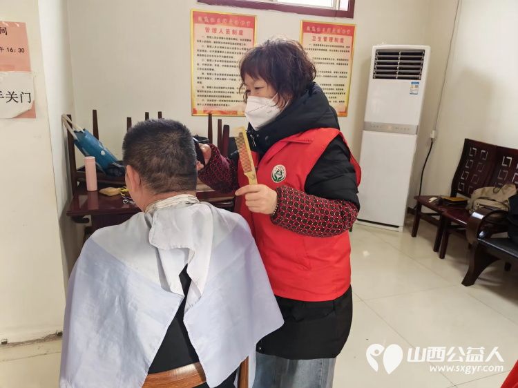 介休市敬老协会孝善行之敬老爱老助老活动2025年12月20日走进张兰镇沟底村在村委为60岁以上所有老人理发体检 - 第10张