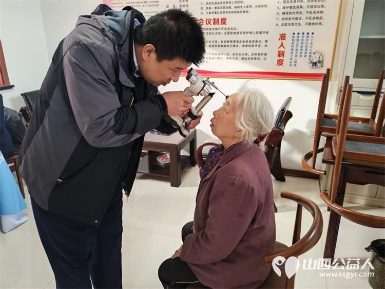 介休市敬老协会孝善行之敬老爱老助老活动2025年12月20日走进张兰镇沟底村在村委为60岁以上所有老人理发体检 - 第17张