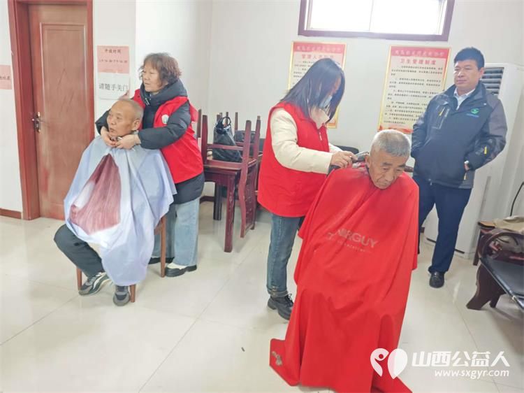 介休市敬老协会孝善行之敬老爱老助老活动2025年12月20日走进张兰镇沟底村在村委为60岁以上所有老人理发体检 - 第7张