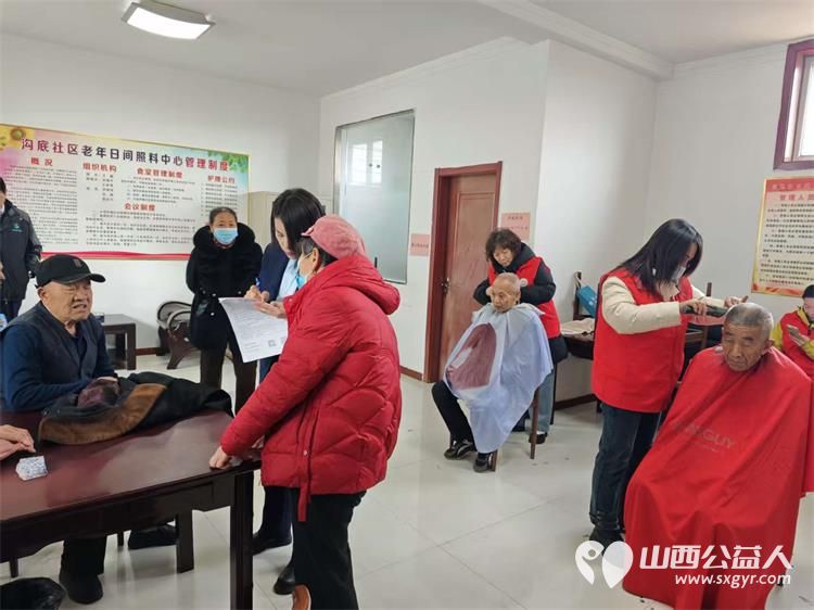 介休市敬老协会孝善行之敬老爱老助老活动2025年12月20日走进张兰镇沟底村在村委为60岁以上所有老人理发体检 - 第25张