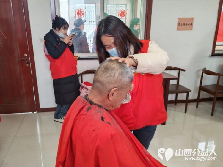 介休市敬老协会孝善行之敬老爱老助老活动2025年12月20日走进张兰镇沟底村在村委为60岁以上所有老人理发体检 - 第12张