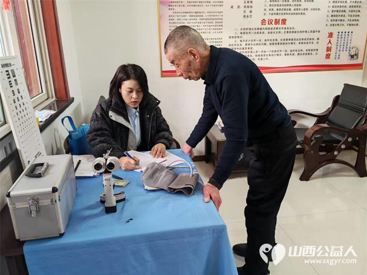 介休市敬老协会孝善行之敬老爱老助老活动2025年12月20日走进张兰镇沟底村在村委为60岁以上所有老人理发体检 - 第21张