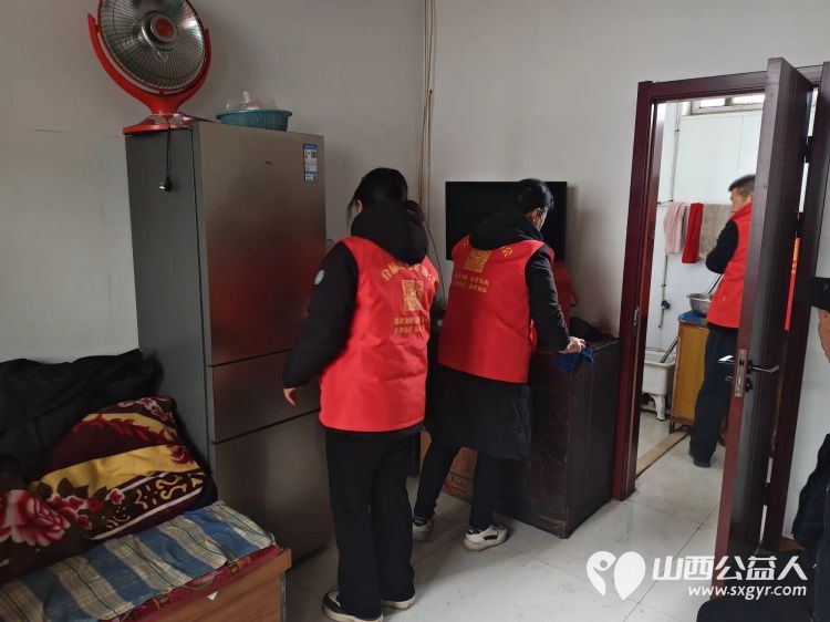 介休市敬老协会组织志愿者走进张兰镇沟底村入户特困老人85岁赵吉美、66岁赵福胜、75岁宋七十、71岁宋发亮家中为老人打扫室内外卫生做饭包饺子 - 第28张