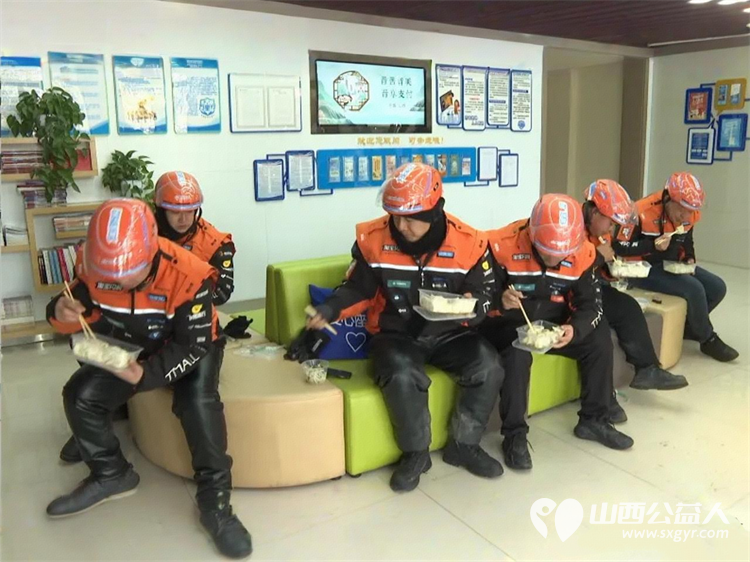 情暖冬至 饺香传爱——五寨县总工会联合沣泽大酒店开展冬至送温暖活动将一碗碗热气腾腾的饺子递到一线劳动者手中切实当好广大职工的娘家人 - 第12张