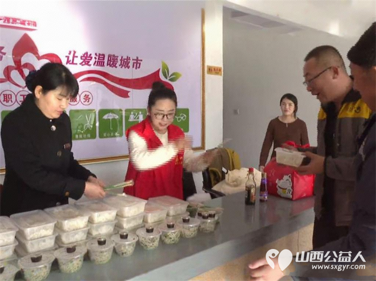 情暖冬至 饺香传爱——五寨县总工会联合沣泽大酒店开展冬至送温暖活动将一碗碗热气腾腾的饺子递到一线劳动者手中切实当好广大职工的娘家人 - 第8张