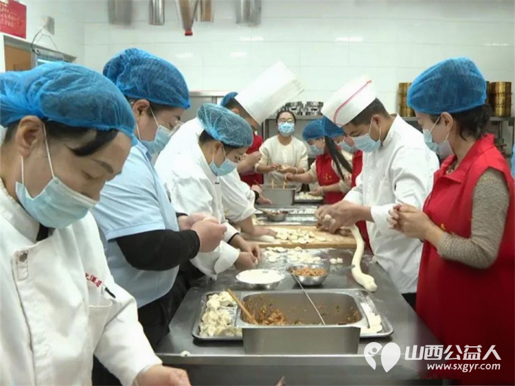情暖冬至 饺香传爱——五寨县总工会联合沣泽大酒店开展冬至送温暖活动将一碗碗热气腾腾的饺子递到一线劳动者手中切实当好广大职工的娘家人 - 第2张