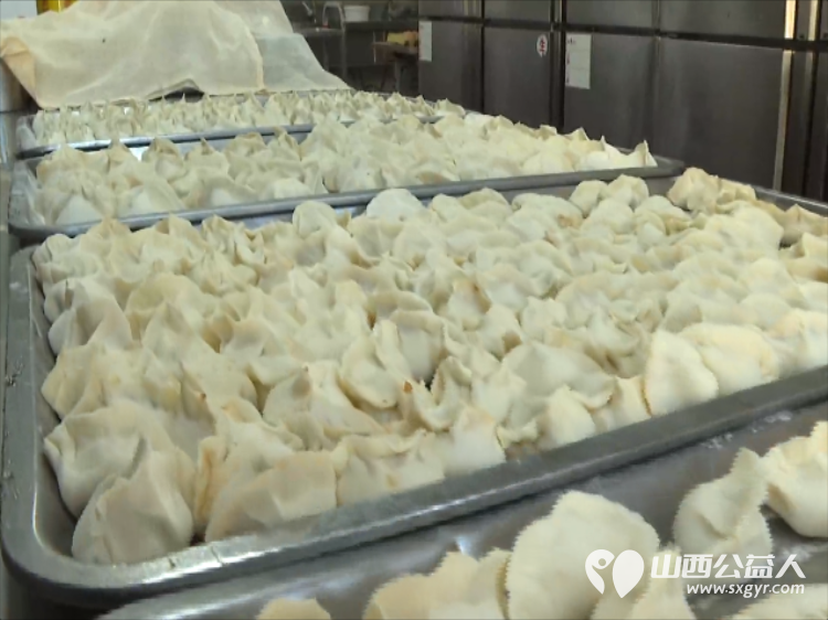 情暖冬至 饺香传爱——五寨县总工会联合沣泽大酒店开展冬至送温暖活动将一碗碗热气腾腾的饺子递到一线劳动者手中切实当好广大职工的娘家人 - 第7张