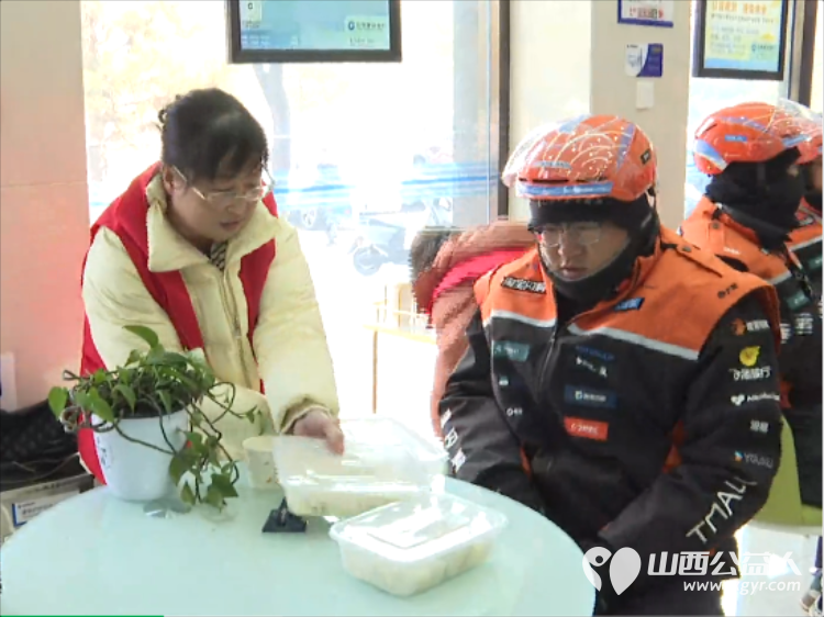 情暖冬至 饺香传爱——五寨县总工会联合沣泽大酒店开展冬至送温暖活动将一碗碗热气腾腾的饺子递到一线劳动者手中切实当好广大职工的娘家人 - 第10张