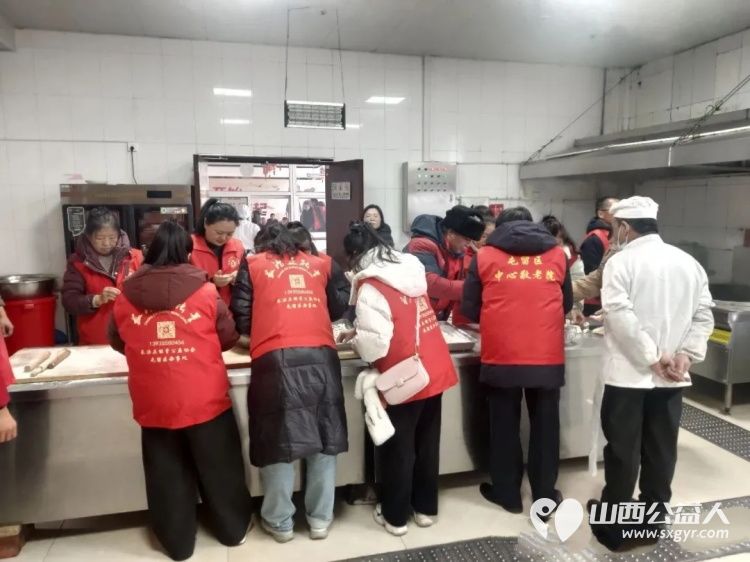 发扬尊老敬老传统美德冬至暖心关怀温暖夕阳----屯留正能量公益协会组织志愿者来到屯留区中心敬老院和这里的上百位老人共度冬至 - 第11张