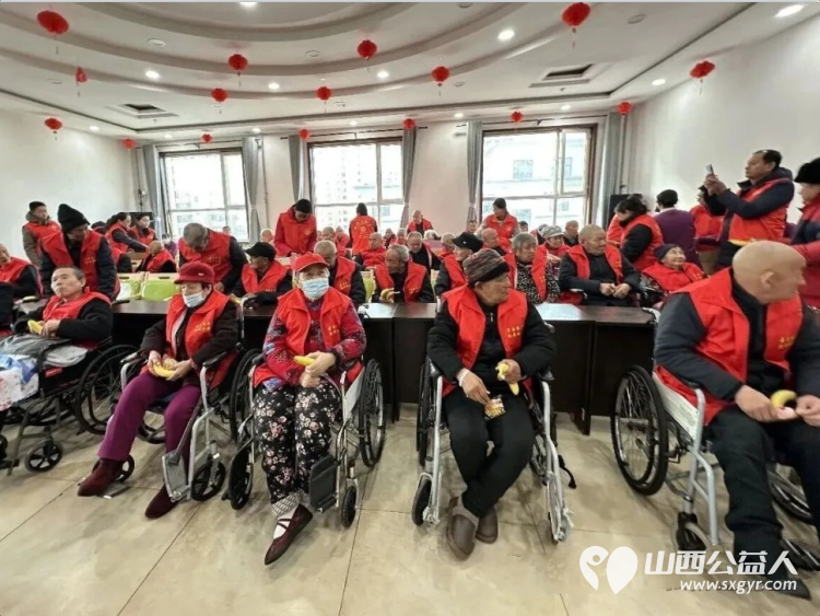 发扬尊老敬老传统美德冬至暖心关怀温暖夕阳----屯留正能量公益协会组织志愿者来到屯留区中心敬老院和这里的上百位老人共度冬至 - 第18张