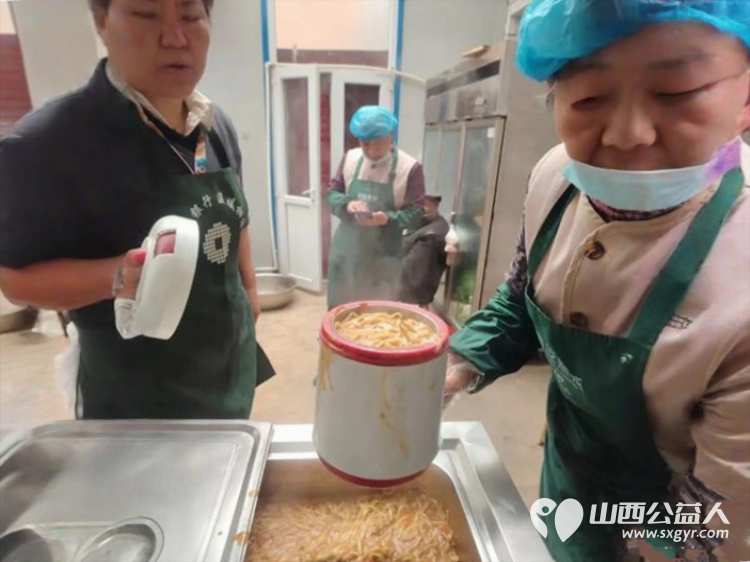 一份免费餐温暖两代人----长治市和平医院墙外的暖心食堂山西省长治市雨花斋二部九年来持续为和平医院住院家属提供免费素食 - 第9张 - 山西公益人 一份免费餐温暖两代人----长治市和平医院墙外的暖心食堂山西省长治市雨花斋二部九年来持续为和平医院住院家属提供免费素食 - 第9张