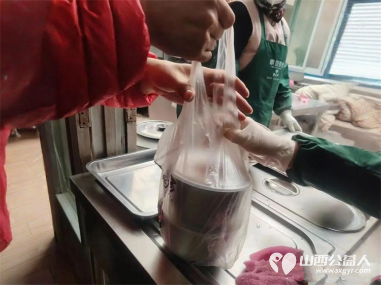 一份免费餐温暖两代人----长治市和平医院墙外的暖心食堂山西省长治市雨花斋二部九年来持续为和平医院住院家属提供免费素食 - 第15张 - 山西公益人 一份免费餐温暖两代人----长治市和平医院墙外的暖心食堂山西省长治市雨花斋二部九年来持续为和平医院住院家属提供免费素食 - 第15张