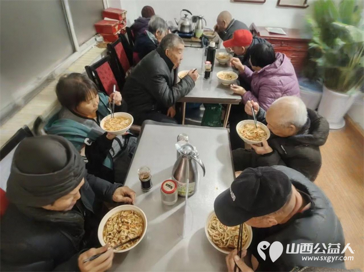 一份免费餐温暖两代人----长治市和平医院墙外的暖心食堂山西省长治市雨花斋二部九年来持续为和平医院住院家属提供免费素食 - 第4张 - 山西公益人 一份免费餐温暖两代人----长治市和平医院墙外的暖心食堂山西省长治市雨花斋二部九年来持续为和平医院住院家属提供免费素食 - 第4张