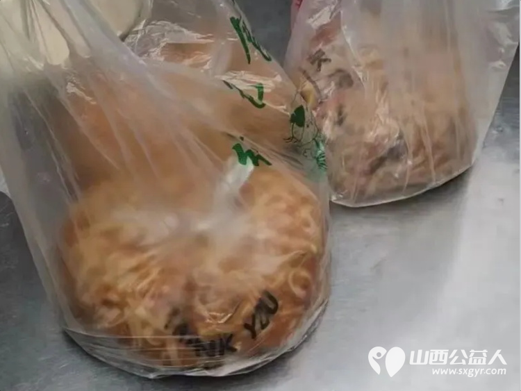 一份免费餐温暖两代人----长治市和平医院墙外的暖心食堂山西省长治市雨花斋二部九年来持续为和平医院住院家属提供免费素食 - 第20张 - 山西公益人 一份免费餐温暖两代人----长治市和平医院墙外的暖心食堂山西省长治市雨花斋二部九年来持续为和平医院住院家属提供免费素食 - 第20张