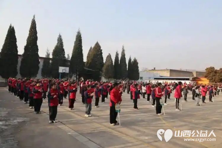 琴韵传大爱善举润童心----山西省海养慈善基金会与山西晋善晋美控股集团联合爱心捐赠活动走进汾阳市栗家庄小学为乡村孩子们带来了三台崭新的钢琴 - 第5张
