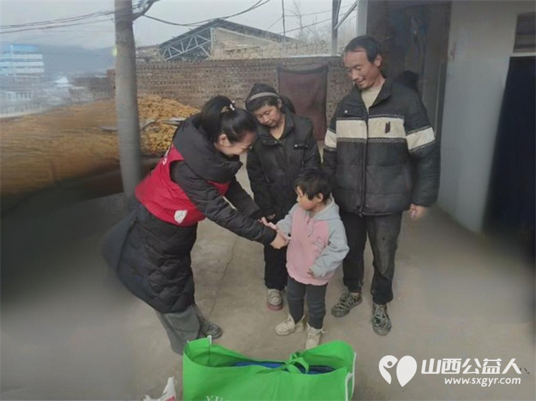 践行公益初心凝聚文明力量----长治圆梦公益深入乡村走进孤寡老人弱智身残贫困学生身边为他们送去生活物资陪他们谈心聊天开展健康关怀与心理慰藉 - 第15张 - 山西公益人 践行公益初心凝聚文明力量----长治圆梦公益深入乡村走进孤寡老人弱智身残贫困学生身边为他们送去生活物资陪他们谈心聊天开展健康关怀与心理慰藉 - 第15张