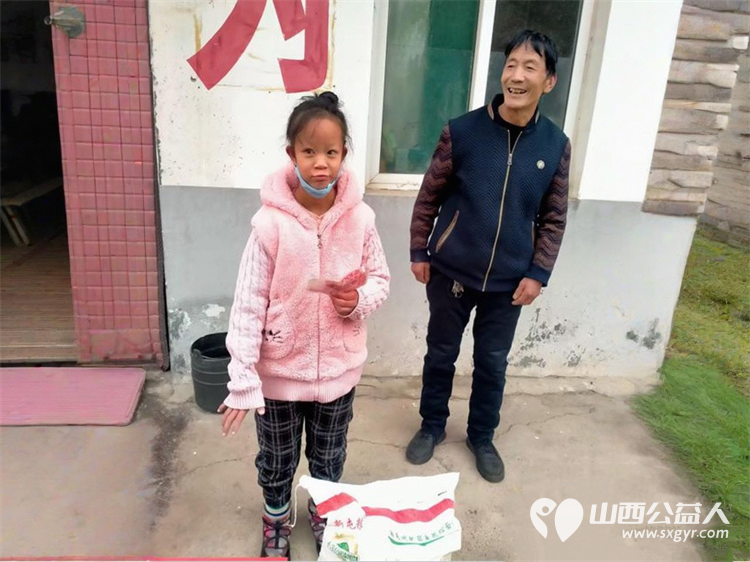 践行公益初心凝聚文明力量----长治圆梦公益深入乡村走进孤寡老人弱智身残贫困学生身边为他们送去生活物资陪他们谈心聊天开展健康关怀与心理慰藉 - 第20张 - 山西公益人 践行公益初心凝聚文明力量----长治圆梦公益深入乡村走进孤寡老人弱智身残贫困学生身边为他们送去生活物资陪他们谈心聊天开展健康关怀与心理慰藉 - 第20张