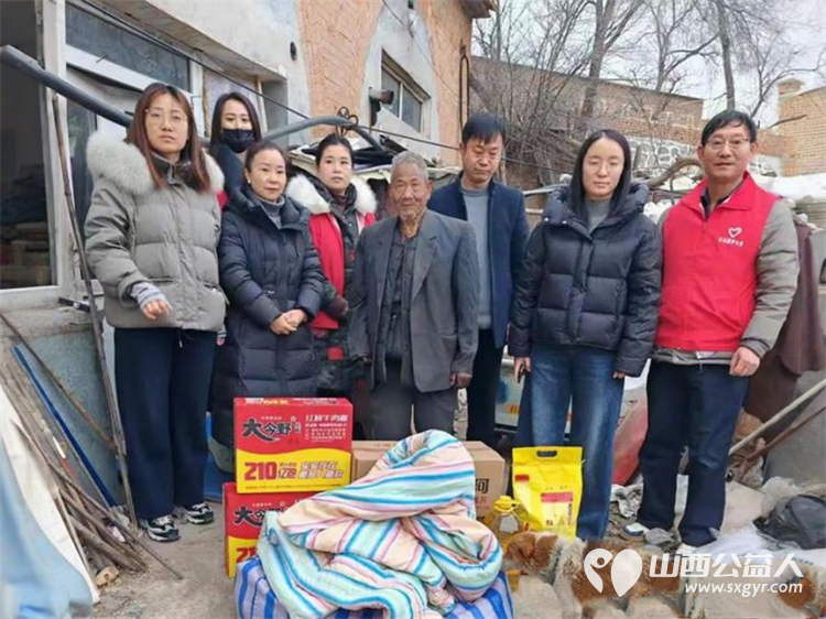 践行公益初心凝聚文明力量----长治圆梦公益深入乡村走进孤寡老人弱智身残贫困学生身边为他们送去生活物资陪他们谈心聊天开展健康关怀与心理慰藉 - 第6张 - 山西公益人 践行公益初心凝聚文明力量----长治圆梦公益深入乡村走进孤寡老人弱智身残贫困学生身边为他们送去生活物资陪他们谈心聊天开展健康关怀与心理慰藉 - 第6张