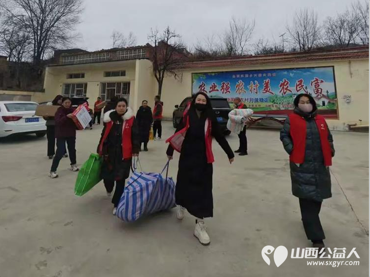 践行公益初心凝聚文明力量----长治圆梦公益深入乡村走进孤寡老人弱智身残贫困学生身边为他们送去生活物资陪他们谈心聊天开展健康关怀与心理慰藉 - 第9张 - 山西公益人 践行公益初心凝聚文明力量----长治圆梦公益深入乡村走进孤寡老人弱智身残贫困学生身边为他们送去生活物资陪他们谈心聊天开展健康关怀与心理慰藉 - 第9张