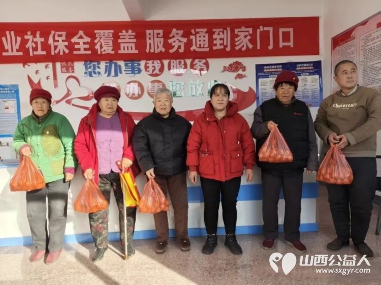 寒冬已至善举相随----忻州市豆罗村村民赵素萍心里惦记着村里的老人们她为80岁以上的老人送上一份准备好的鸡蛋一份温暖一份心意 - 第2张 - 山西公益人 寒冬已至善举相随----忻州市豆罗村村民赵素萍心里惦记着村里的老人们她为80岁以上的老人送上一份准备好的鸡蛋一份温暖一份心意 - 第2张