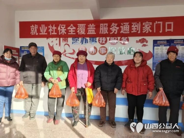 寒冬已至善举相随----忻州市豆罗村村民赵素萍心里惦记着村里的老人们她为80岁以上的老人送上一份准备好的鸡蛋一份温暖一份心意 - 第1张 - 山西公益人 寒冬已至善举相随----忻州市豆罗村村民赵素萍心里惦记着村里的老人们她为80岁以上的老人送上一份准备好的鸡蛋一份温暖一份心意 - 第1张