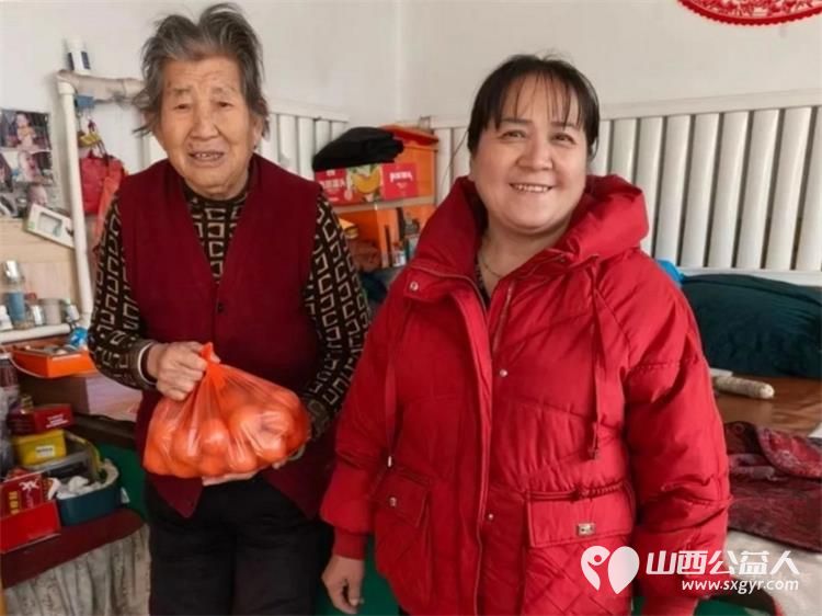 寒冬已至善举相随----忻州市豆罗村村民赵素萍心里惦记着村里的老人们她为80岁以上的老人送上一份准备好的鸡蛋一份温暖一份心意 - 第4张 - 山西公益人 寒冬已至善举相随----忻州市豆罗村村民赵素萍心里惦记着村里的老人们她为80岁以上的老人送上一份准备好的鸡蛋一份温暖一份心意 - 第4张