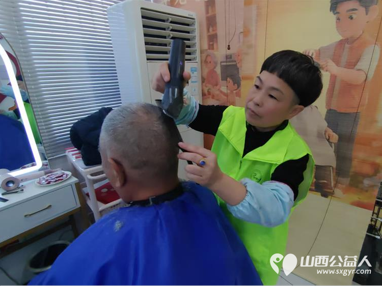 金色赋能暖夕阳志愿同行护安康 晋城市绿丝带志愿者协会携手中国银行矿区支行成立晋城暖阳义剪驿站让养老服务更有温度 - 第12张 - 山西公益人 金色赋能暖夕阳志愿同行护安康 晋城市绿丝带志愿者协会携手中国银行矿区支行成立晋城暖阳义剪驿站让养老服务更有温度 - 第12张