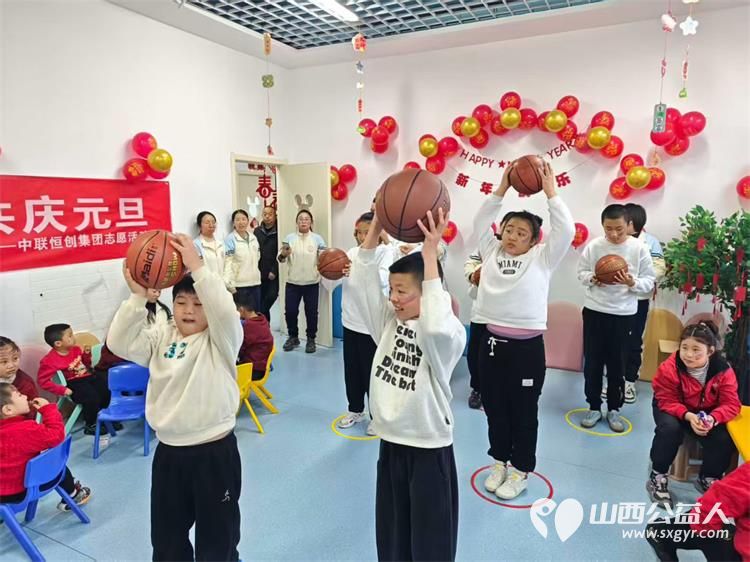 守护星光之新年晚会在太原市灵星社区服务中心举行看着孩子们认真歌唱努力完成每个动作的样子眼眶突然热了谢谢所有老师志愿者和家长的付出 - 第9张