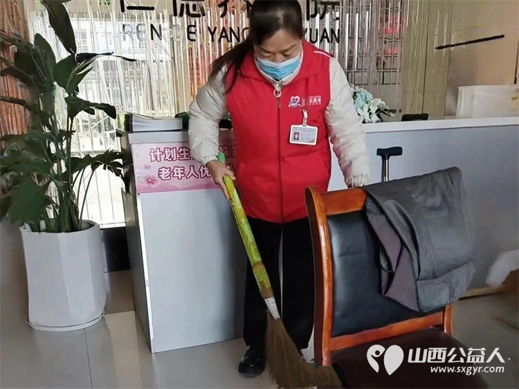 冬日义剪暖人心温情陪伴话家常 | 运城市盐湖区志愿者协会为盐湖区仁德养护院老人免费理发送去一份别样的温暖 - 第5张 - 山西公益人 冬日义剪暖人心温情陪伴话家常 | 运城市盐湖区志愿者协会为盐湖区仁德养护院老人免费理发送去一份别样的温暖 - 第5张