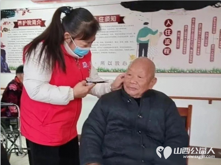 冬日义剪暖人心温情陪伴话家常 | 运城市盐湖区志愿者协会为盐湖区仁德养护院老人免费理发送去一份别样的温暖 - 第2张 - 山西公益人 冬日义剪暖人心温情陪伴话家常 | 运城市盐湖区志愿者协会为盐湖区仁德养护院老人免费理发送去一份别样的温暖 - 第2张