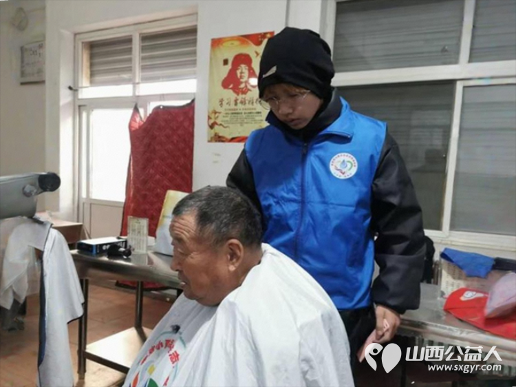感恩长治市小雨点公益志愿者协会的志愿者们来雨花斋二部为家人们义务理发帮厨 - 第7张
