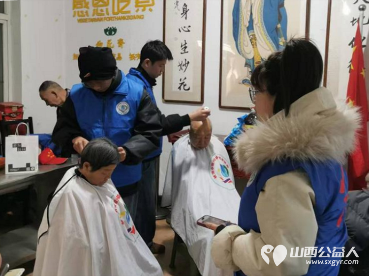感恩长治市小雨点公益志愿者协会的志愿者们来雨花斋二部为家人们义务理发帮厨 - 第3张