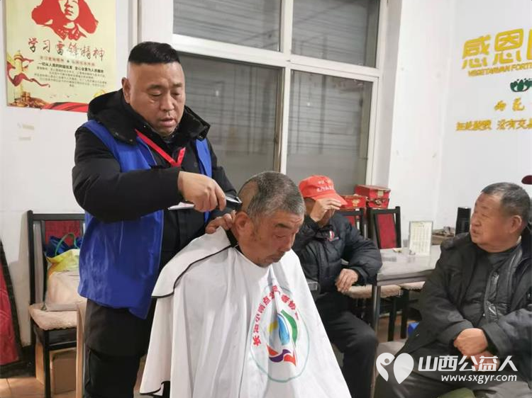 感恩长治市小雨点公益志愿者协会的志愿者们来雨花斋二部为家人们义务理发帮厨 - 第4张